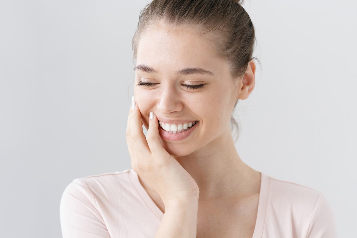 Giovane donna sorridente: sbiancamento dentale
